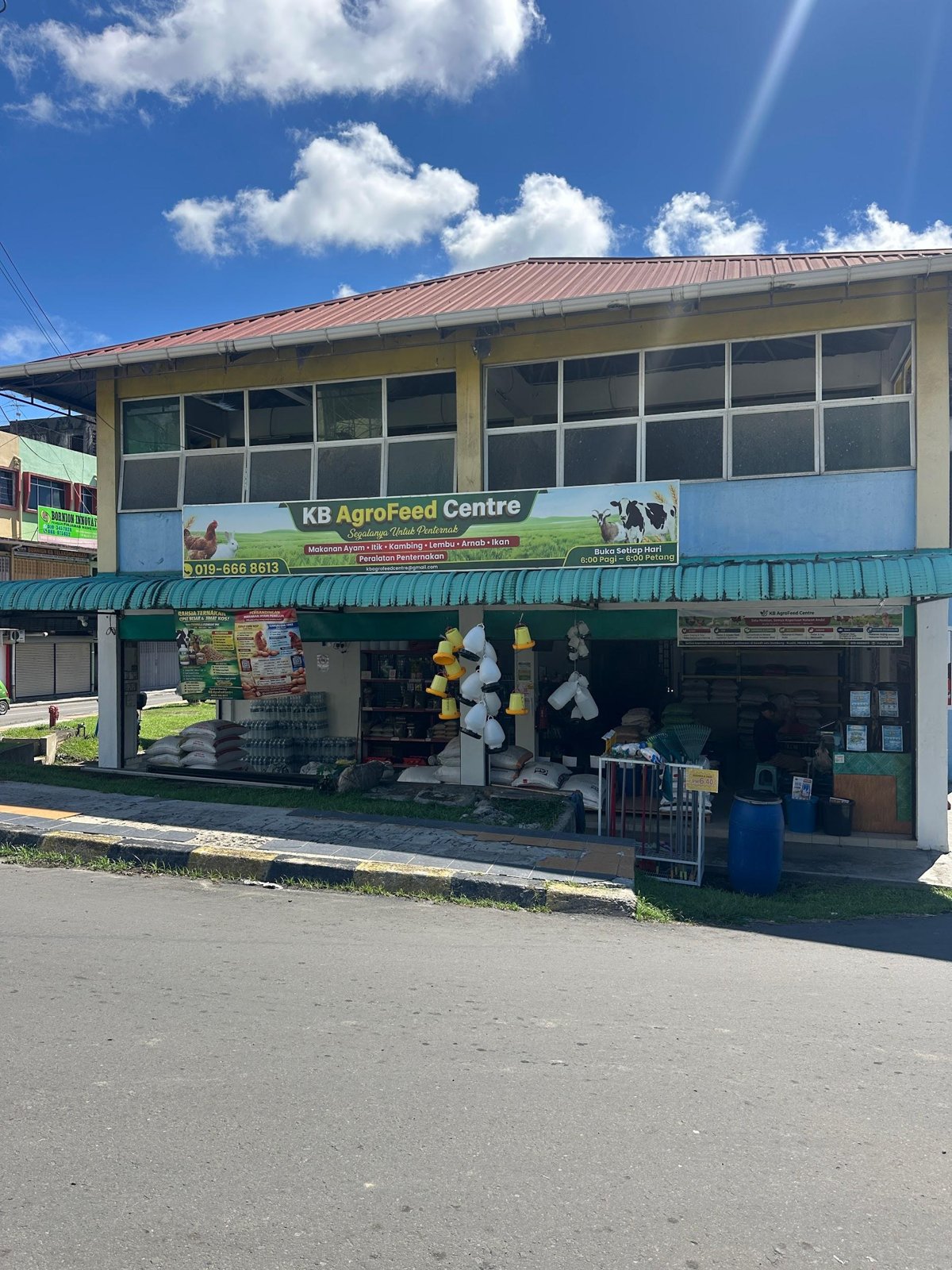 Pandangan hadapan premis KB AgroFeed Centre, Kota Belud